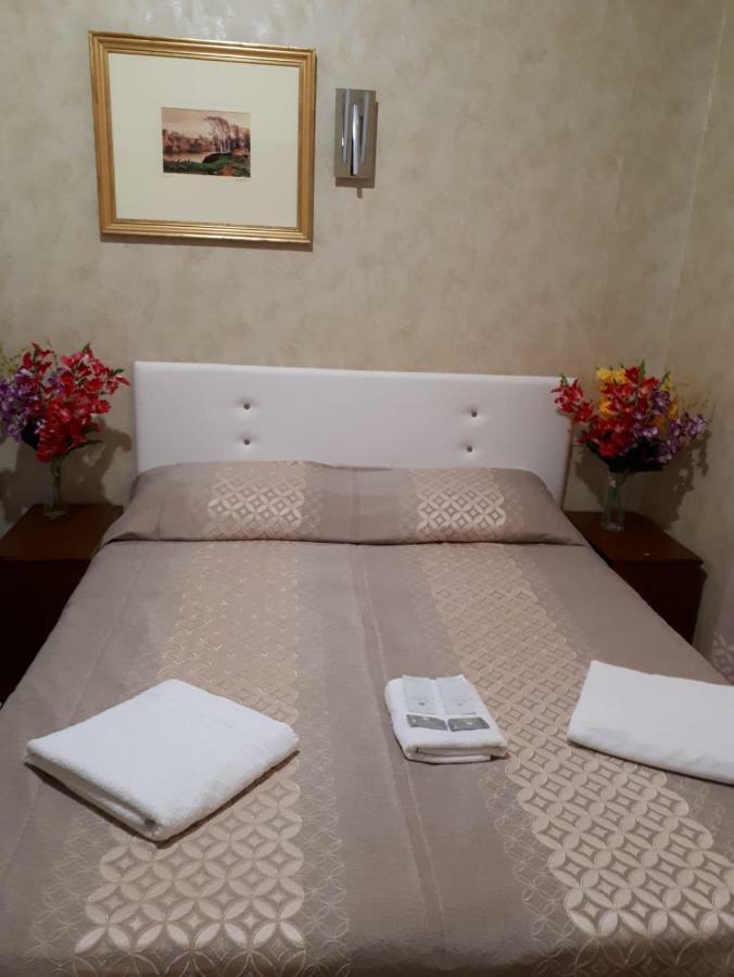 Renting Rooms Рим Екстер'єр фото