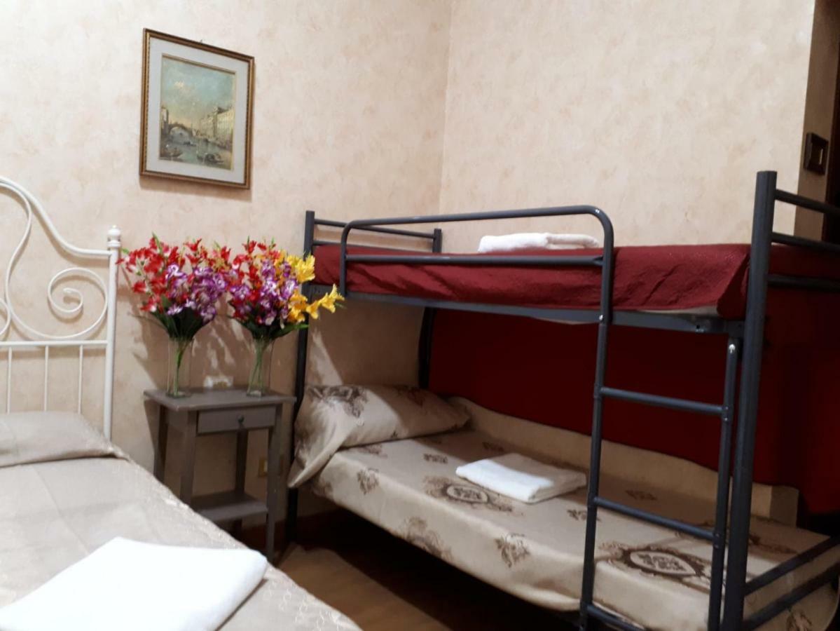 Renting Rooms Рим Екстер'єр фото