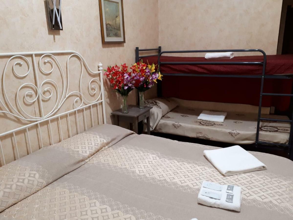 Renting Rooms Рим Екстер'єр фото