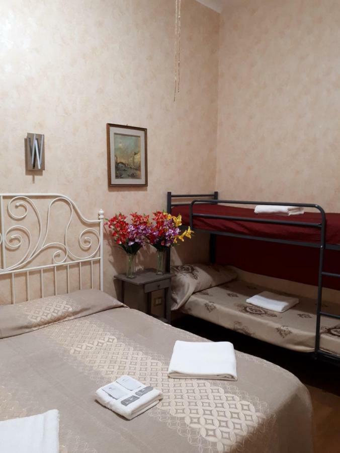 Renting Rooms Рим Екстер'єр фото