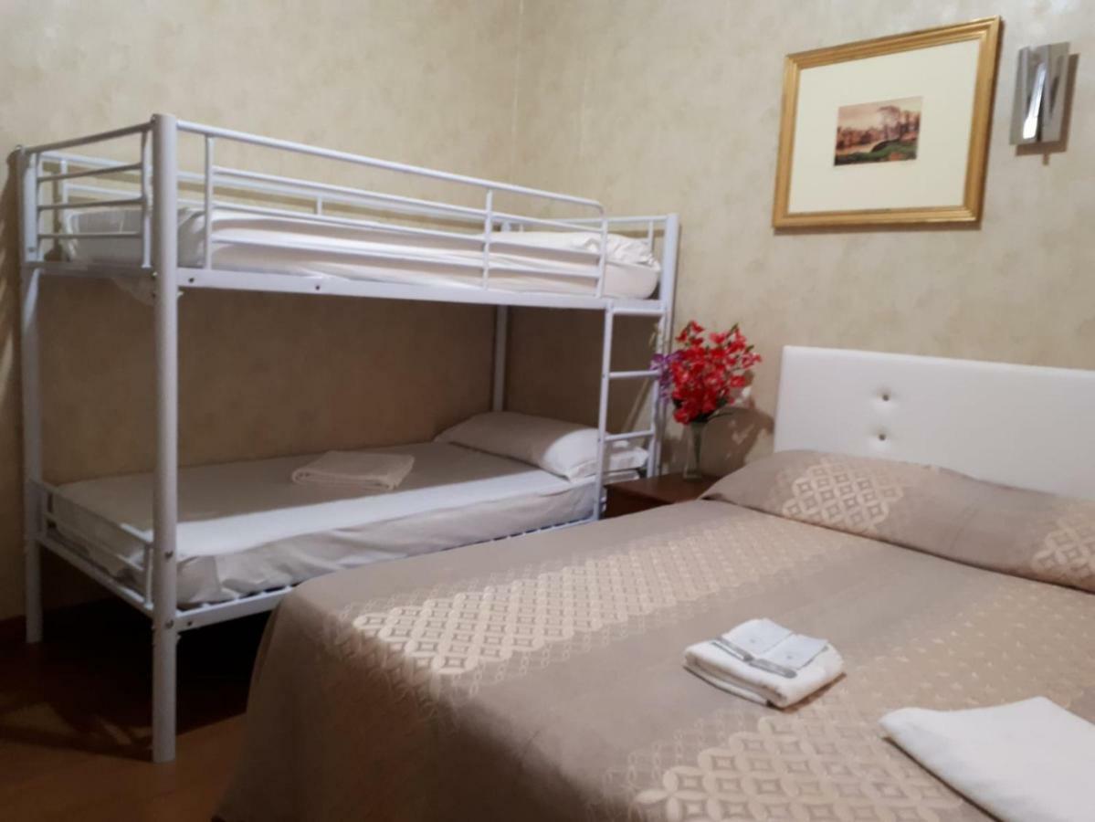 Renting Rooms Рим Екстер'єр фото