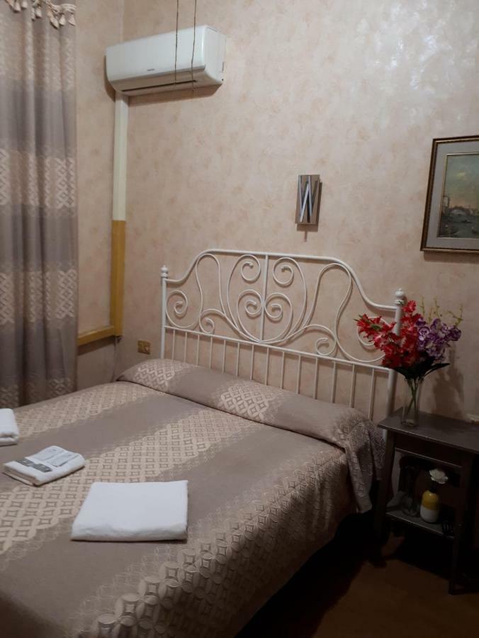 Renting Rooms Рим Екстер'єр фото
