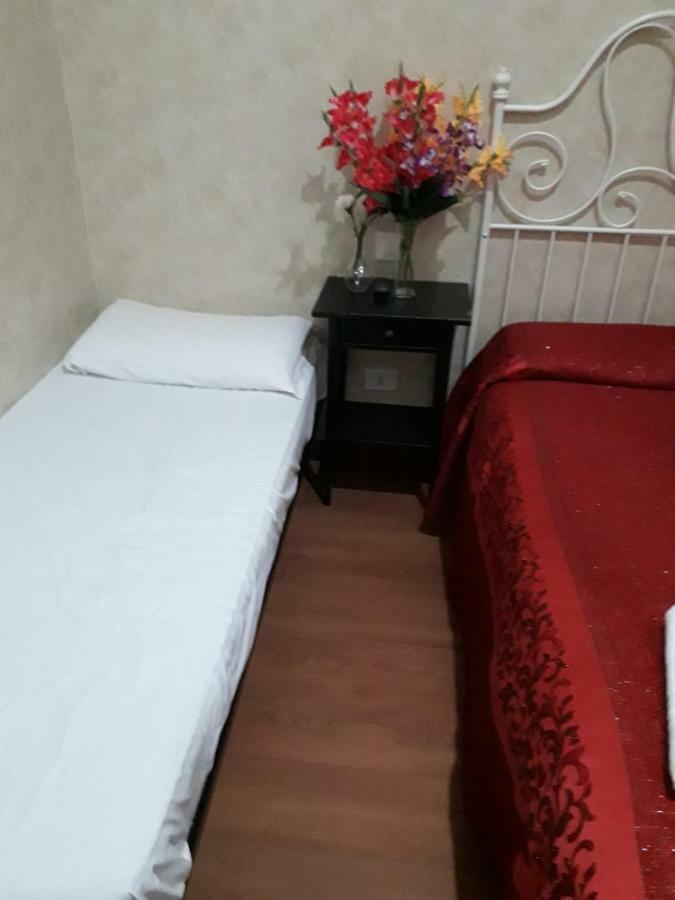 Renting Rooms Рим Екстер'єр фото